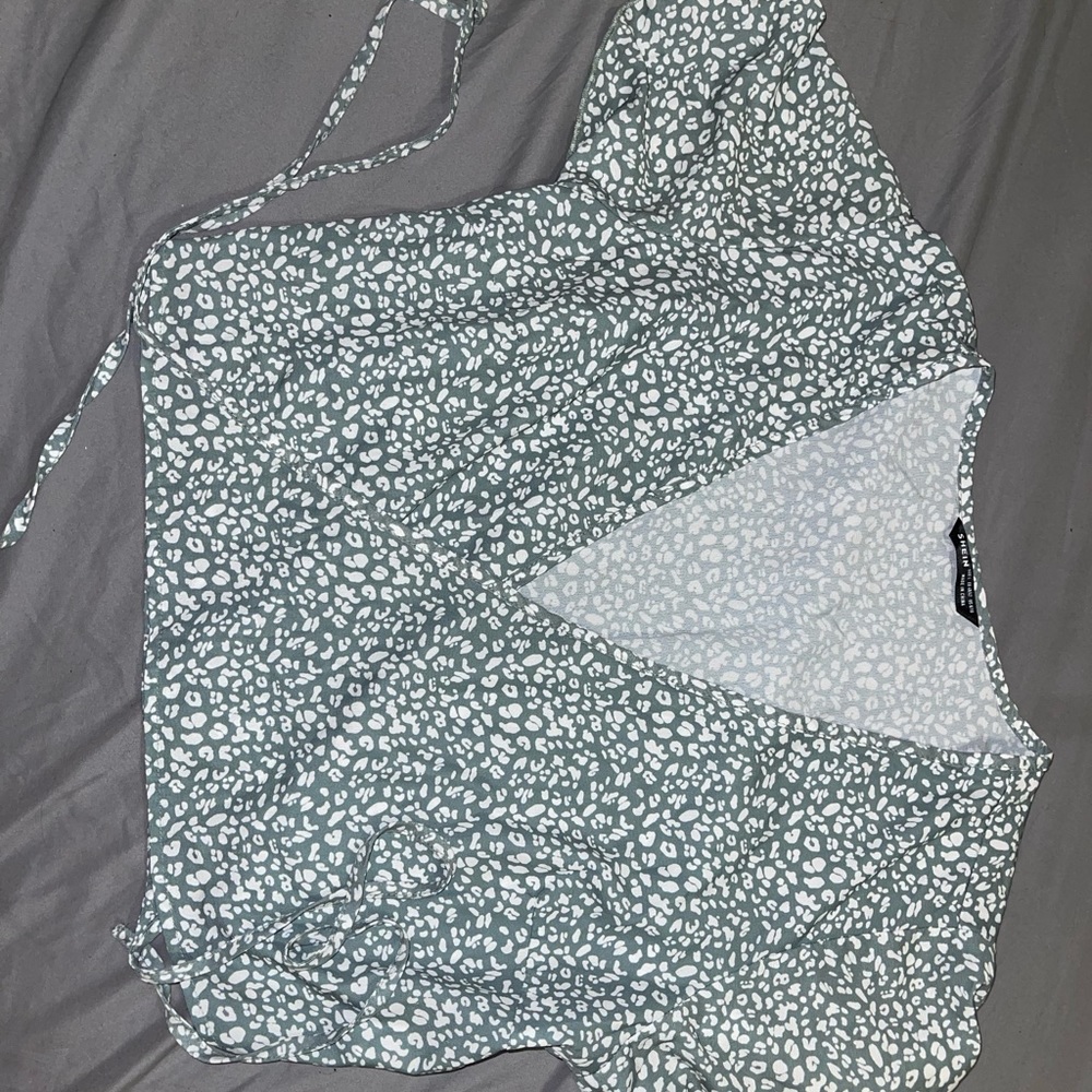 shein crisscross crop top